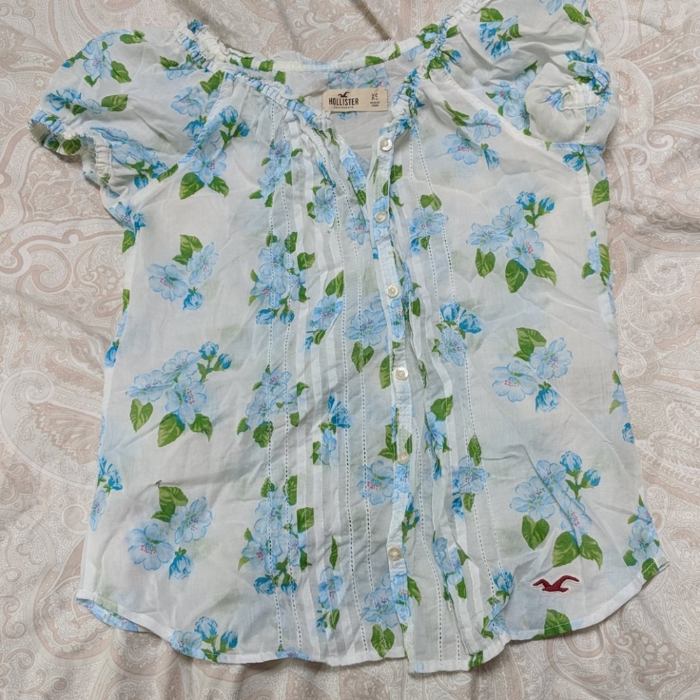Hollister floral blouse